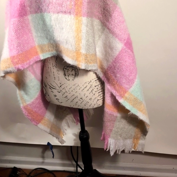 Steve Madden Throw Blanket Pink One Size Plaids - Picture 6 of 13